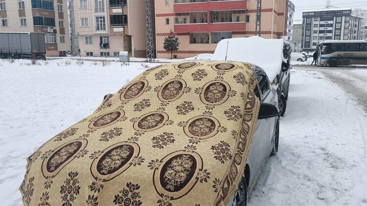 Kars'ta kar yağışı soğuk hava ve sis etkili oldu