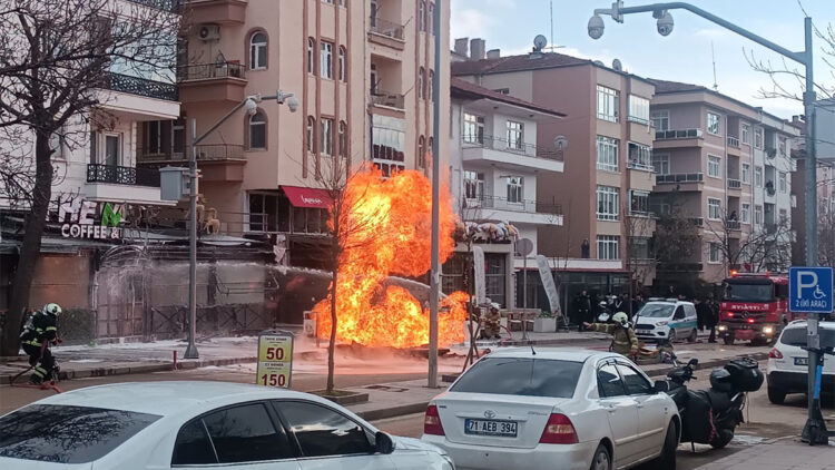 Kırıkkale'de kazı sırasında doğal gaz hattında yangın çıktı