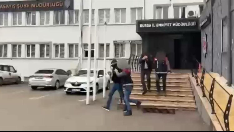 6 kuyumcuya sahte gram altın sattı; kamera görüntüleriyle yakalandı