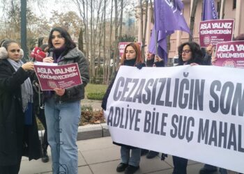 Kadın hakime silahlı saldırı, Bakanlık önünde protesto edildi