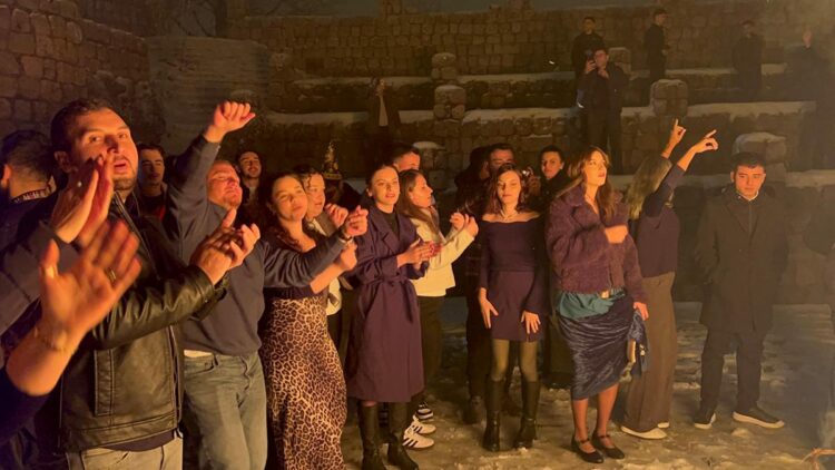 Kapadokya'da yeni yıla havai fişek eşliğinde eğlenerek girdiler