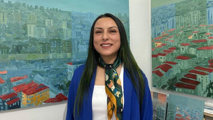 Kaymakamın muhtarlıkta fark ettiği Sibel, üniversiteyi birincilikle bitirdi