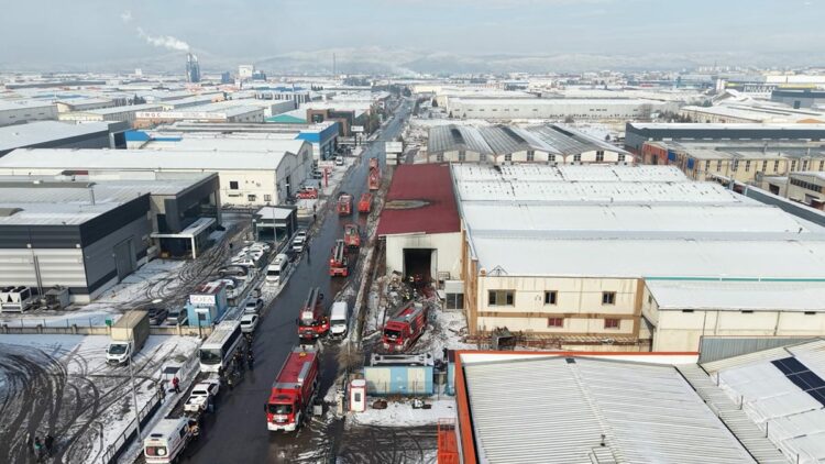 Kayseri'de mobilya fabrikasında yangın