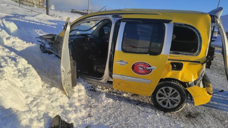 Kayseri'de yolcu minibüsü ile ticari taksi çarpıştı: 1'i ağır 16 yaralı