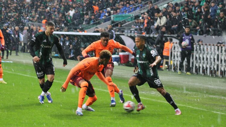 Kocaelispor, Trabzonspor'a 2-1 mağlup oldu
