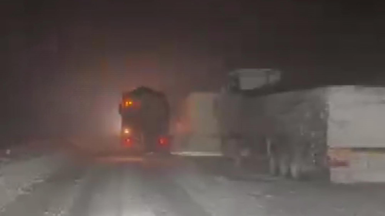 Kop Dağı geçidinde kar ve tipi etkili oldu, Aşkale yoluna çığ düştü