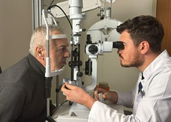Kornea nakliyle sol gözü yeniden görmeye başladı