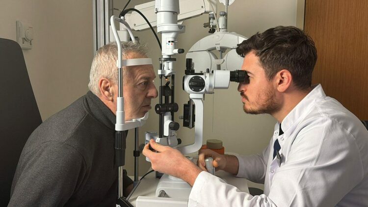 Kornea nakliyle sol gözü yeniden görmeye başladı