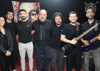 'Kulak Zarı' orkestrasının rockçı doktorları