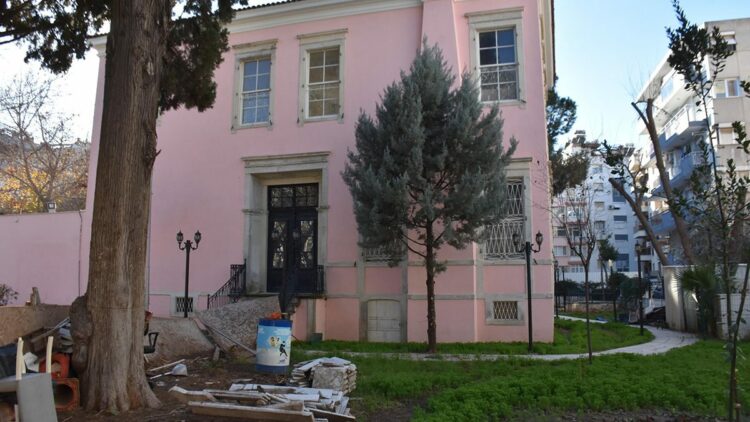 Latife Hanım Köşkü'nün bakımsızlığı tepkilere neden oldu