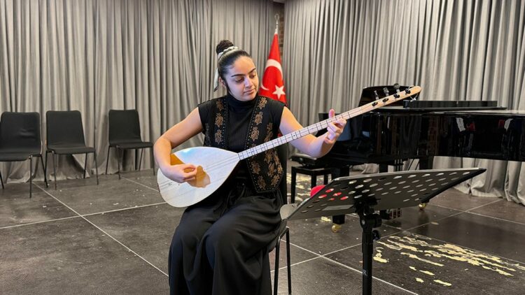 Liseli Zeynep'e, 3 uluslararası müzik yarışmasında 9 ödül