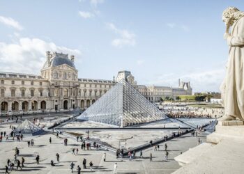 Louvre Müzesi grev nedeniyle ziyarete kapatıldı