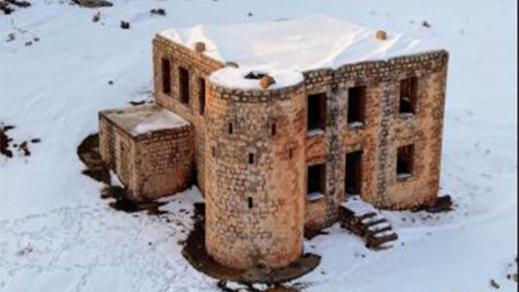 Beyaza bürünen 100 yıllık İzzet Paşa Karakolu görüntülendi