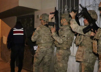 Mersin merkezli 9 ilde DEAŞ operasyonu; 9 tutuklama