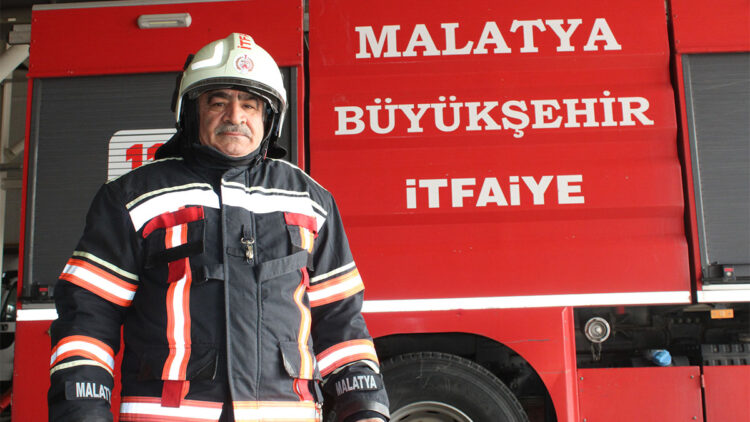 Mesleğini bırakıp hayalini kurduğu itfaiye eri oldu