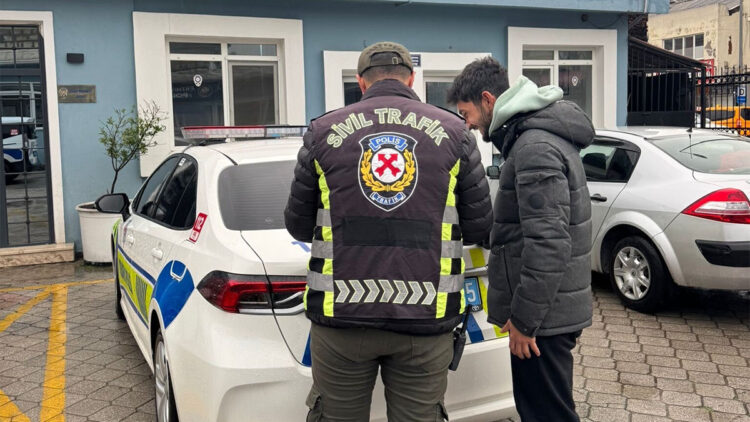 Muğla’da motosikletiyle tek teker üzerinde ilerleyen sürücüye ceza