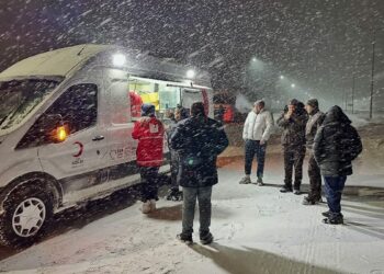 Malatya'da kardan yollar kapanınca, yolcular geceyi tesislerde geçirdi