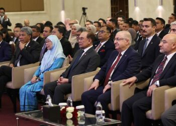 Malezya Başbakanı İbrahim, Ankara'da konferansa katıldı