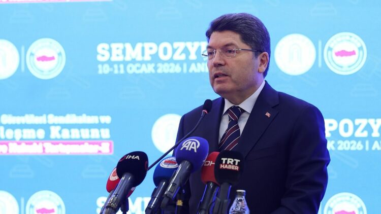 Meşruiyeti, dış ülkelerde ülkemizi şikayet ederek aramayız