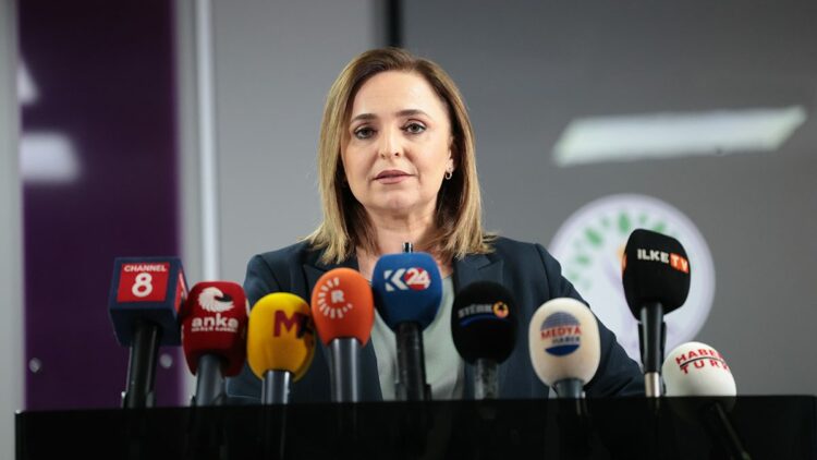 Meydanları kapatmamak gerekir