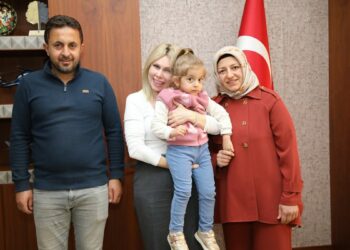 'Mucize' Özlenen bebek, doktorunu ziyaret etti