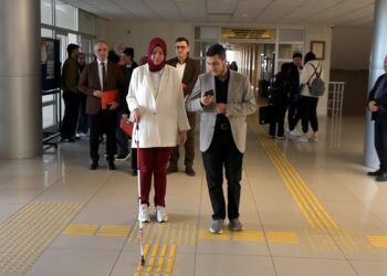OMÜ’de görme engelliler için yapay zeka destekli asistan devreye girdi