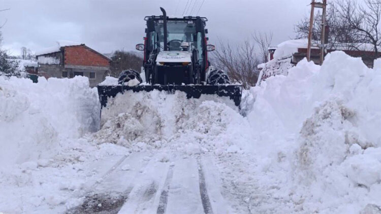 Ordu'da kar yağışı; kar kalınlığı 1,5 metreye ulaştı