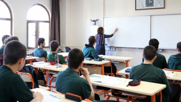 Öğretmenlerin yer değiştirme takvimleri açıklandı