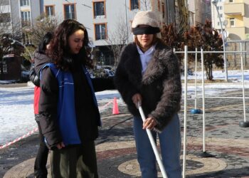 Oltu'da beyaz bastonla farkındalık