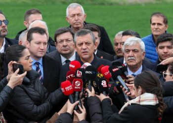 Özgür Özel, Ahmet Özer'in duruşması için Silivri'de