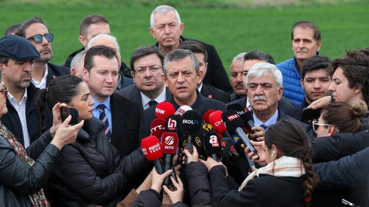 Özgür Özel, Ahmet Özer'in duruşması için Silivri'de