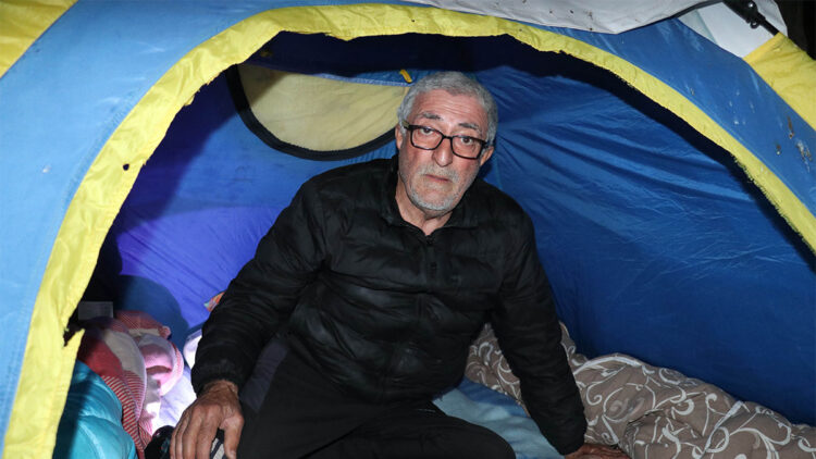 Necdet Tilif çadırda yaşam mücadelesi veriyor