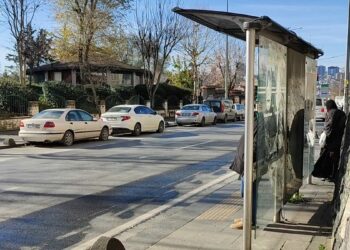 Puset içerisinde otobüs durağına bırakılan 1 aylık bebek koruma altına alındı