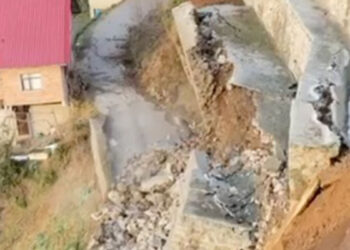 Rize'de istinat duvarı heyelan nedeniyle çöktü