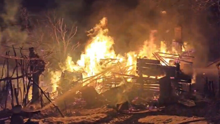 Safranbolu'da 2 katlı ahşap ev yandı; 1 yaralı