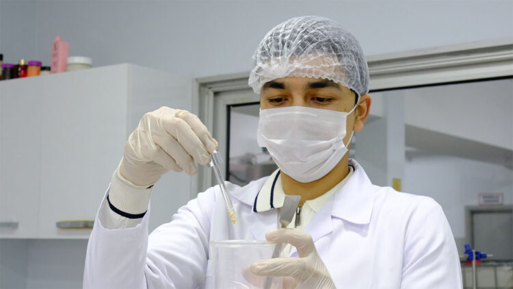 Yeni nesil saç dökülmesi spreyi bin 500 kişi üzerinde test edildi