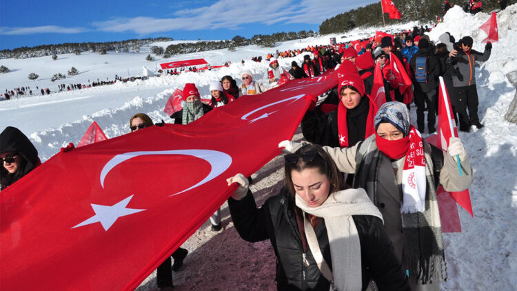 Eksi 22 derecede Sarıkamış şehitleri için yürüdüler