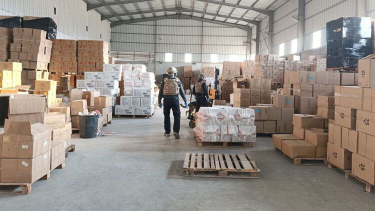 Silifke'de yüklü miktarda havai fişek ve patlayıcı madde ele geçirildi