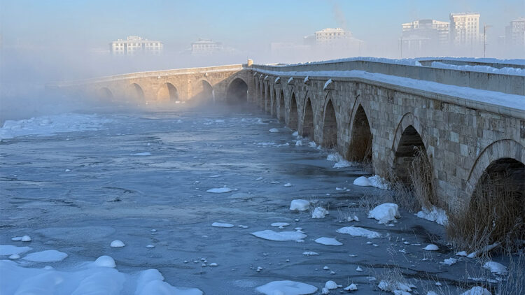 Sivas'ta hava sıcaklığı eksi 19 dereceyi gördü