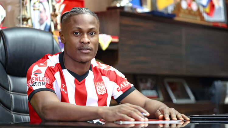 Sivasspor Jonathan Okoronkwo'yu renklerine bağladı