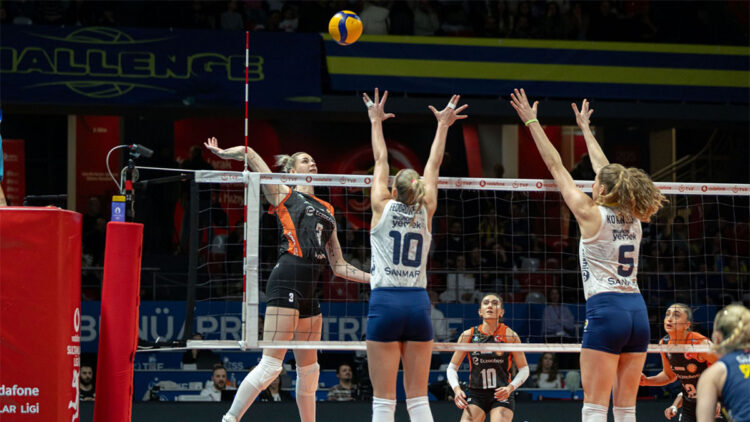 Fenerbahçe Medicana Eczacıbaşı Dynavit'i mağlup etti