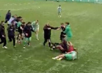 Süper Amatör Lig maçında futbolcular kavga etti