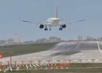 Sabiha Gökçen Havalimanı'nda hava trafiğine lodos engeli