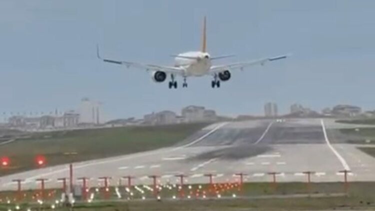 Sabiha Gökçen Havalimanı'nda hava trafiğine lodos engeli