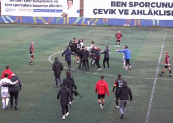 Sarıyer'de amatör lig maçı sonrası stadyum karıştı
