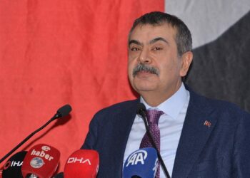 Şimdi bambaşka bir Türkiye'de yaşıyoruz