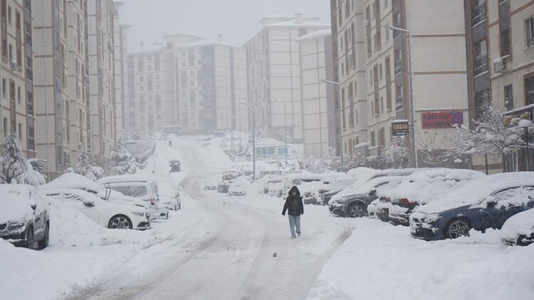 Şırnak'ta kar yağışı etkili oluyor
