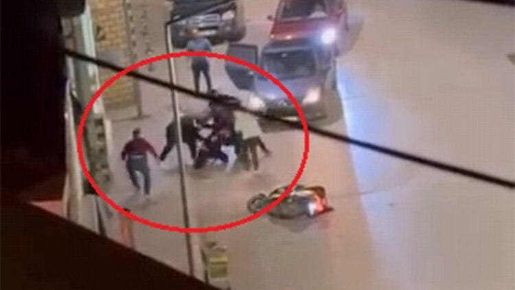 Tartıştığı ağabeyini sokak ortasında bacağından bıçakladı