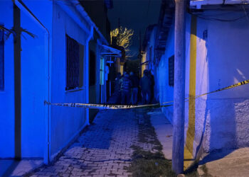 Kavga ettiği arkadaşını bıçaklayarak öldürdü