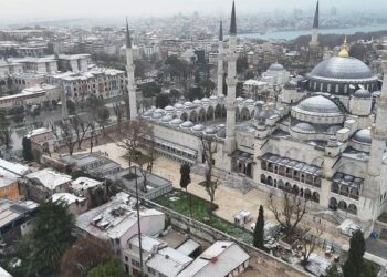 Tarihi yarımada beyaza büründü, seyirlik manzara havadan görüntülendi